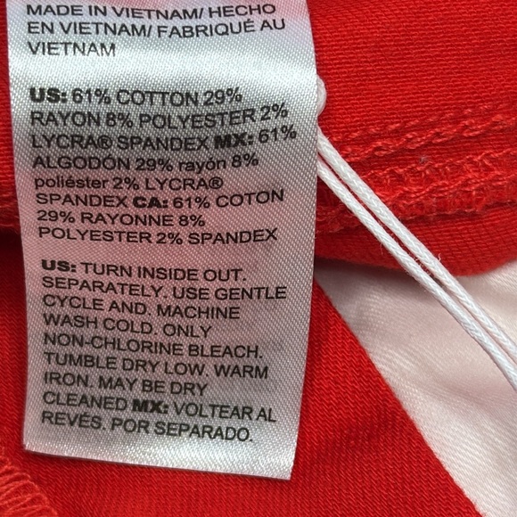 CHICO’S | Girlfriend 7" Fray Hem Denim Shorts, in MADEIRA RED, Size 4, NWT - Picture 6 of 9